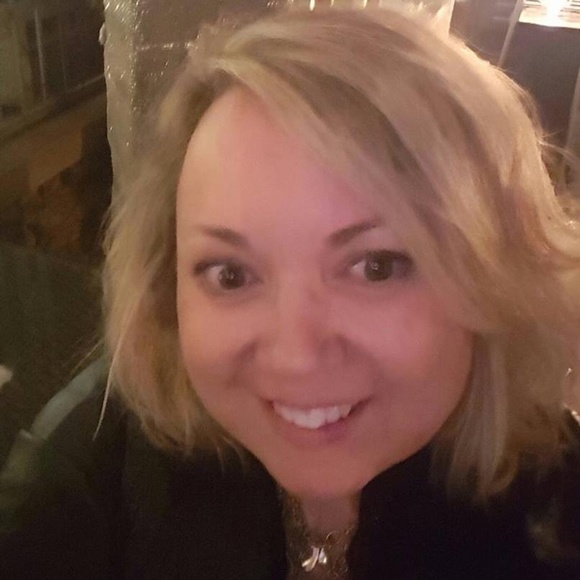 Meet your Posher, Linda - Picture 1 of 5